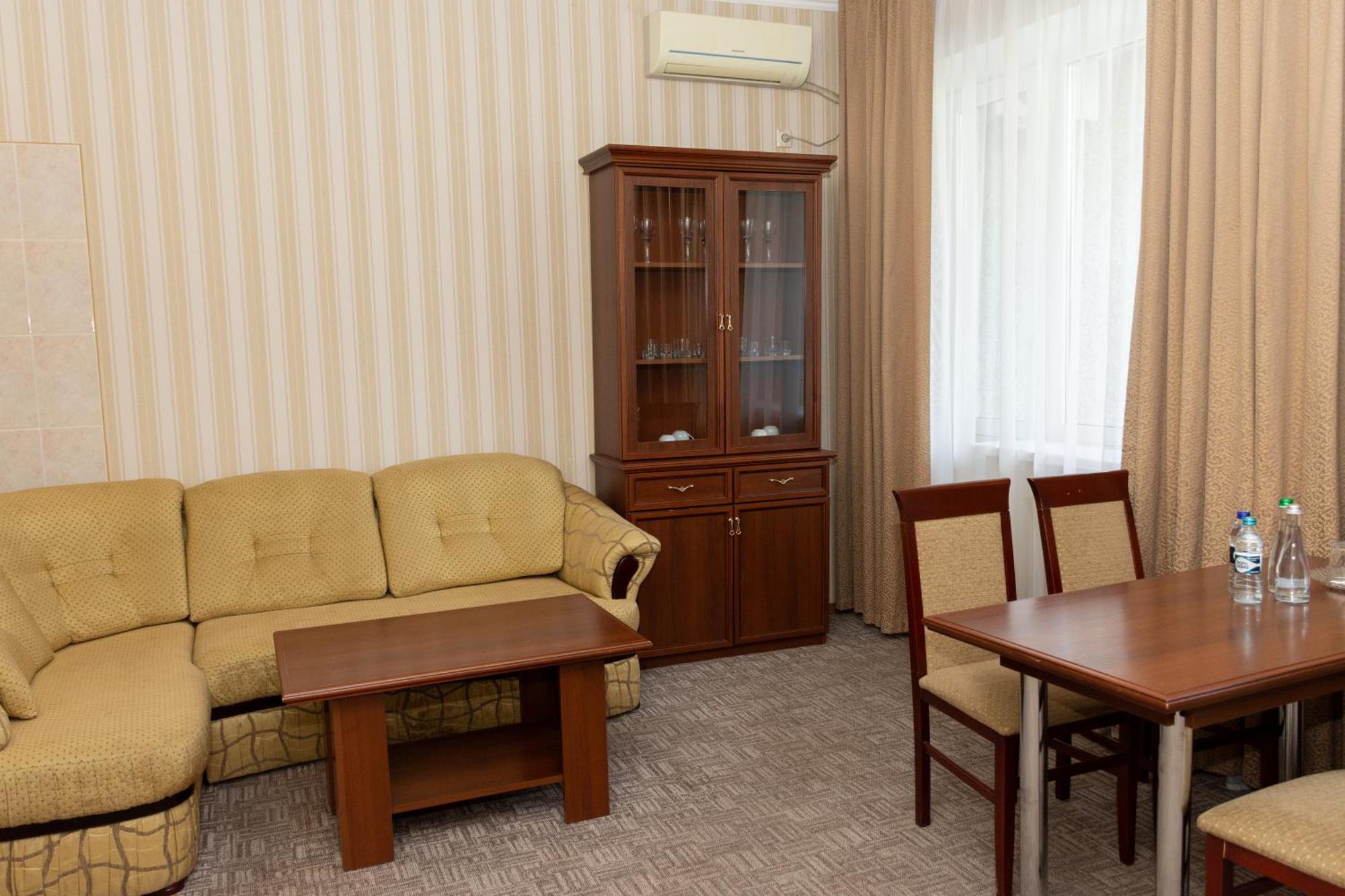 Kremin Hotel Кременчуг Экстерьер фото