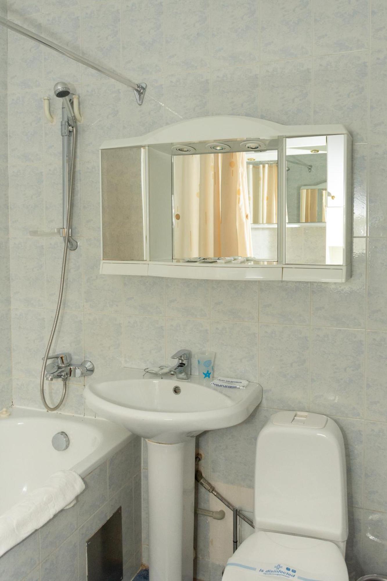 Kremin Hotel Кременчуг Экстерьер фото