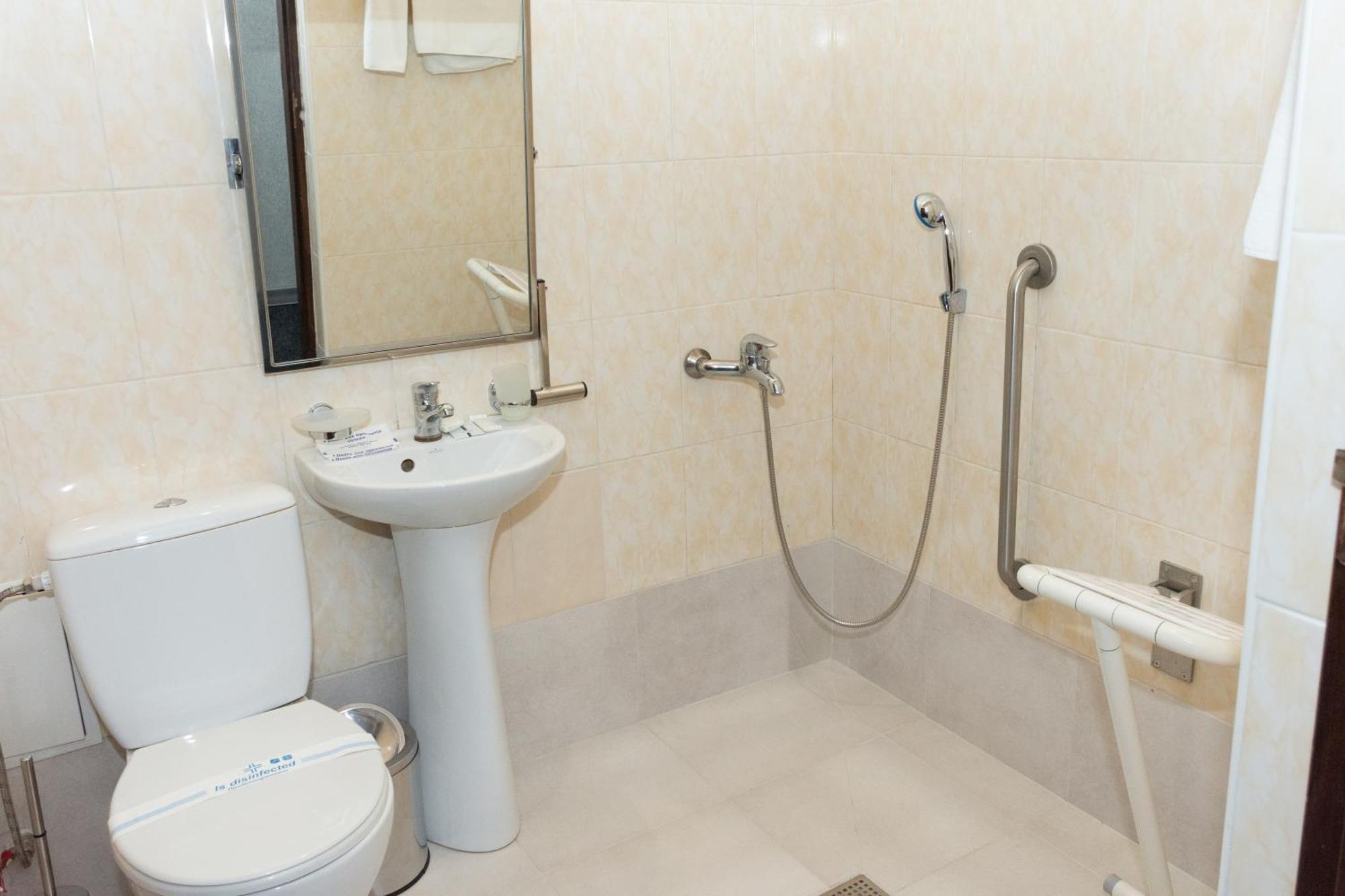 Kremin Hotel Кременчуг Экстерьер фото
