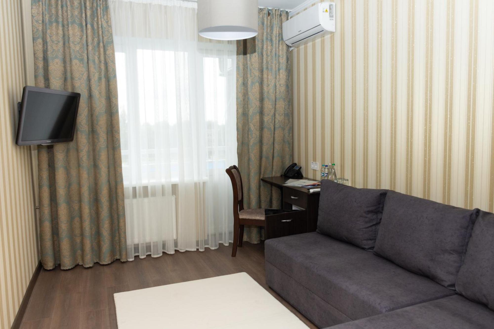 Kremin Hotel Кременчуг Экстерьер фото
